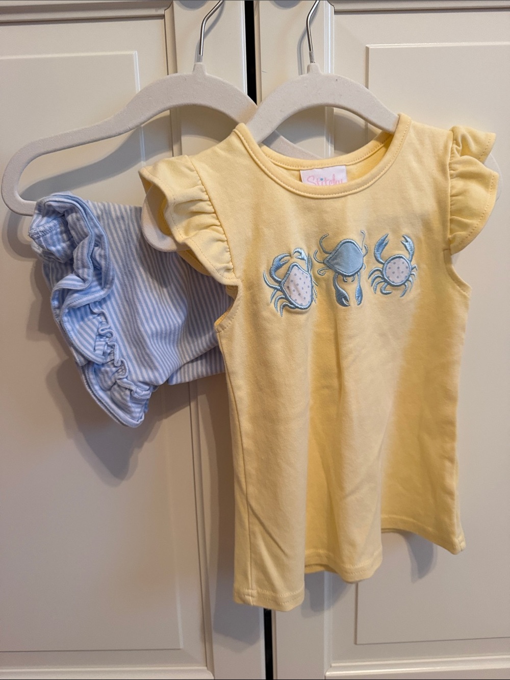 Yellow Flutter-Sleeve Tee with Crab Embroidery - Girls' Matching Set